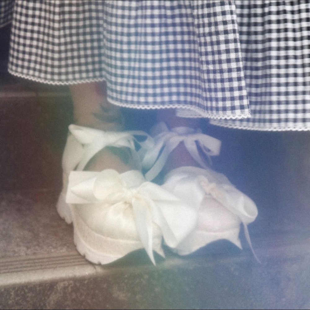 Japanese vintage romantic brand MerryJenny ivory lace double ribbon sneakers 🦢